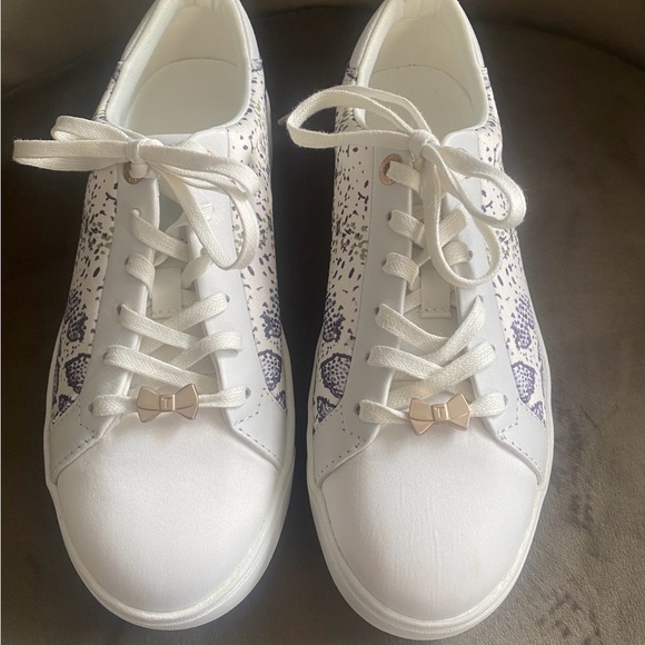 New Ted Baker Printed Lace Up Trainer - Picture 2 of 8